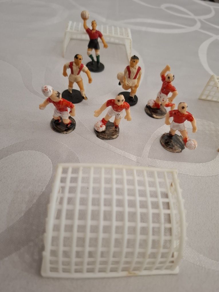 Miniaturas de jogadores de futebol com 2 balizas