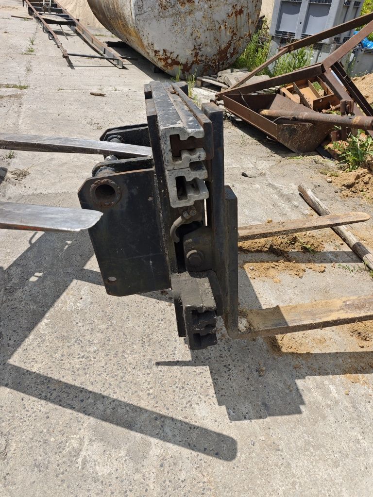 Widły hydrauliczne regulowane z regulacją szerokości manitou