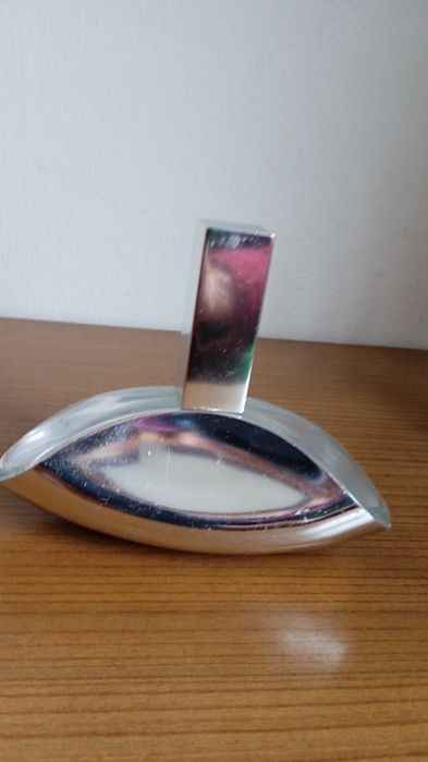 Oryginalny flakon po perfumach Euphoria. Francja.