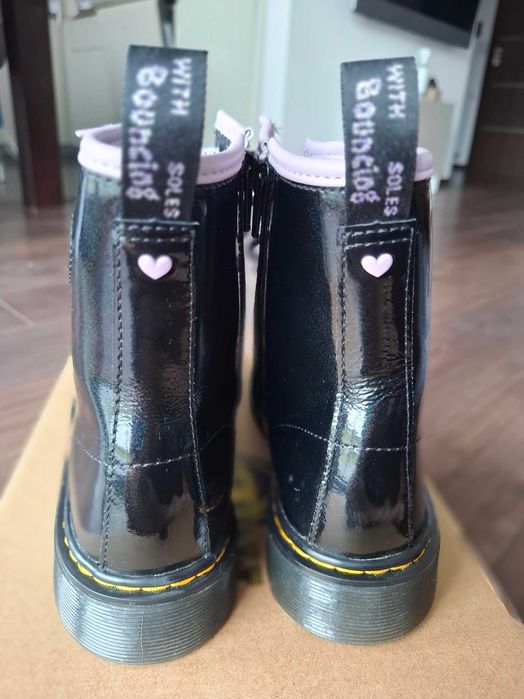 Nowe i oryginalne buty Dr. Martens - r. 38 - dla dziewczynki