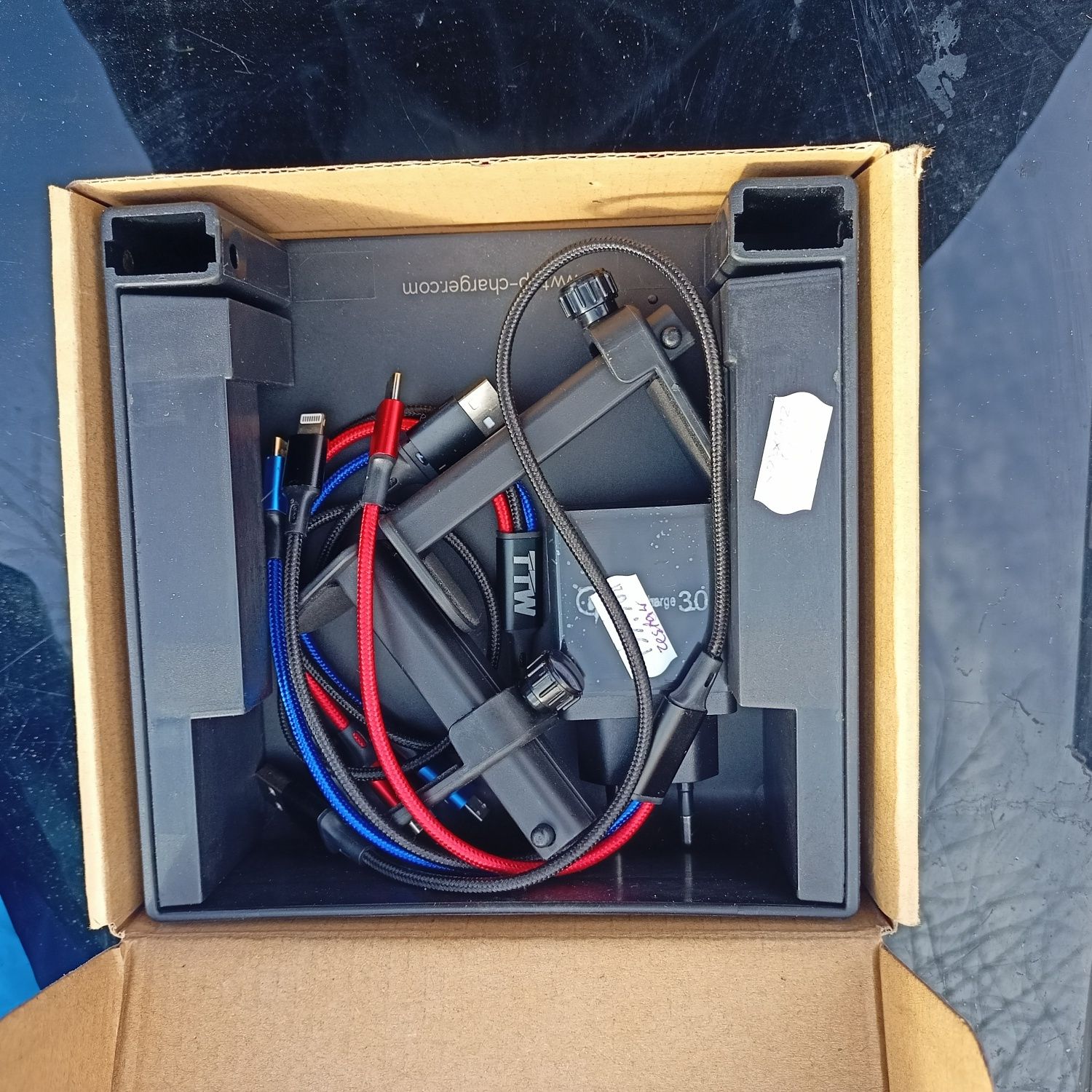 Ładowarka/Power bank 30 000a. Stacja ładujaca pod biurko