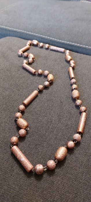 Бусы золотистого цвета