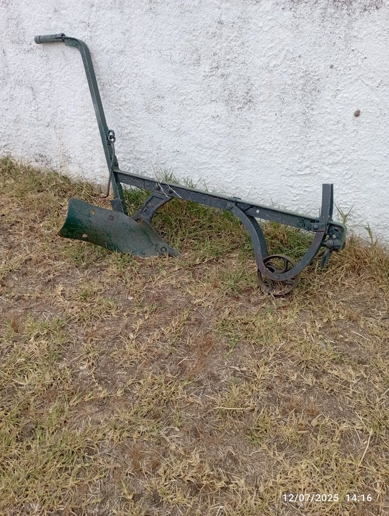 Canga, charrua e cama de solteiro