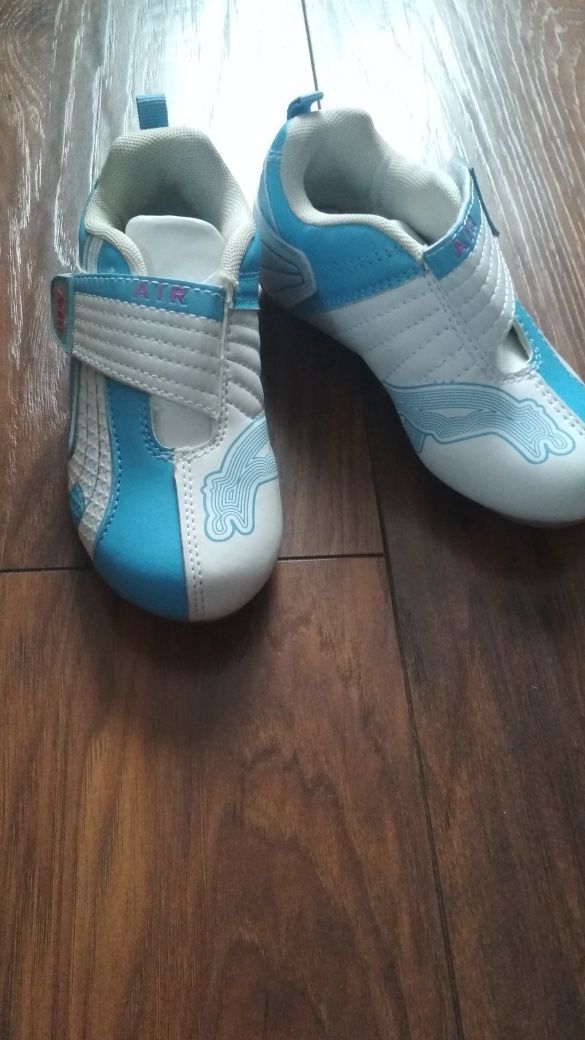 Nowe buty sportowe dla dziewczynki r. 27