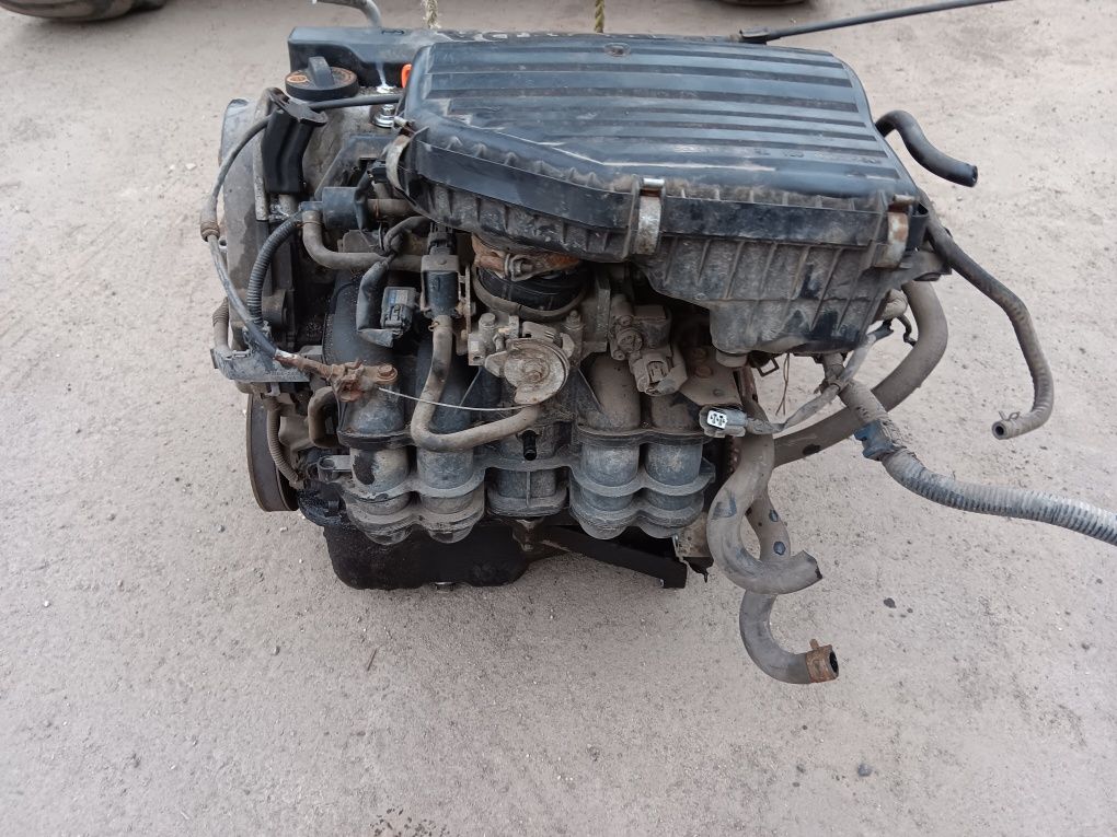 Honda Civic VII 7 silnik kompletny z osprzętem 1.4 B 16 v D14Z6