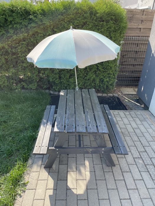 Ławka stolik drewno szary parasolka meble ogrodowe