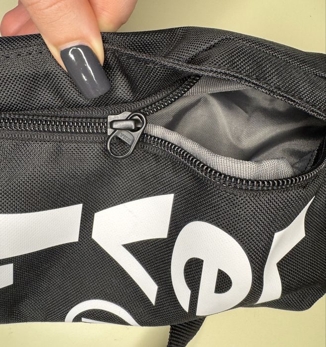 Сумка бананка чоловіча Levi's Small banana sling - wordmark  Оригінал