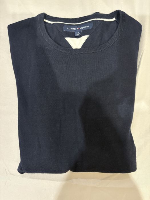 Blusa manga cumprida TOMMY cada uma 45€