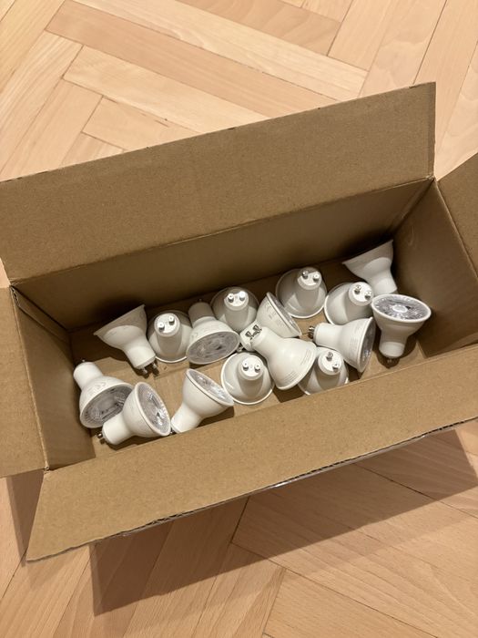 16 żarówek LED GU10