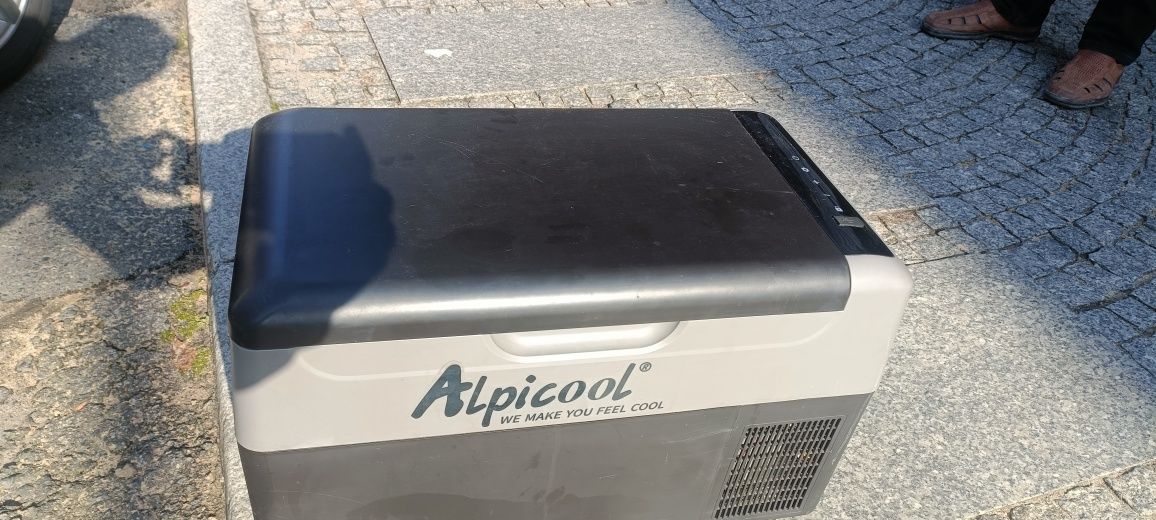 Lodówka turystyczna Alpicool G22 uszkodzona
