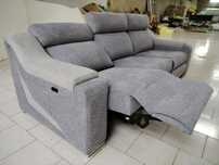 Sofá com relax em tecido/Fabric sofa with reclining function.