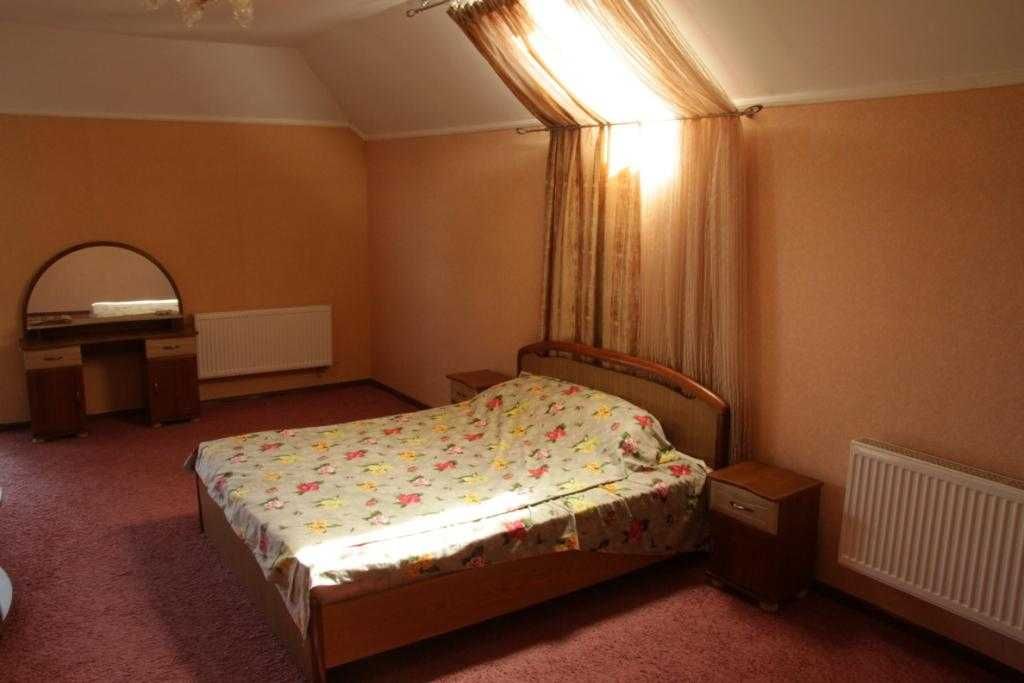 Сдам Дом 200м.кв, Осокорки на берегу озера, 5км от м.Славутич, Хозяин