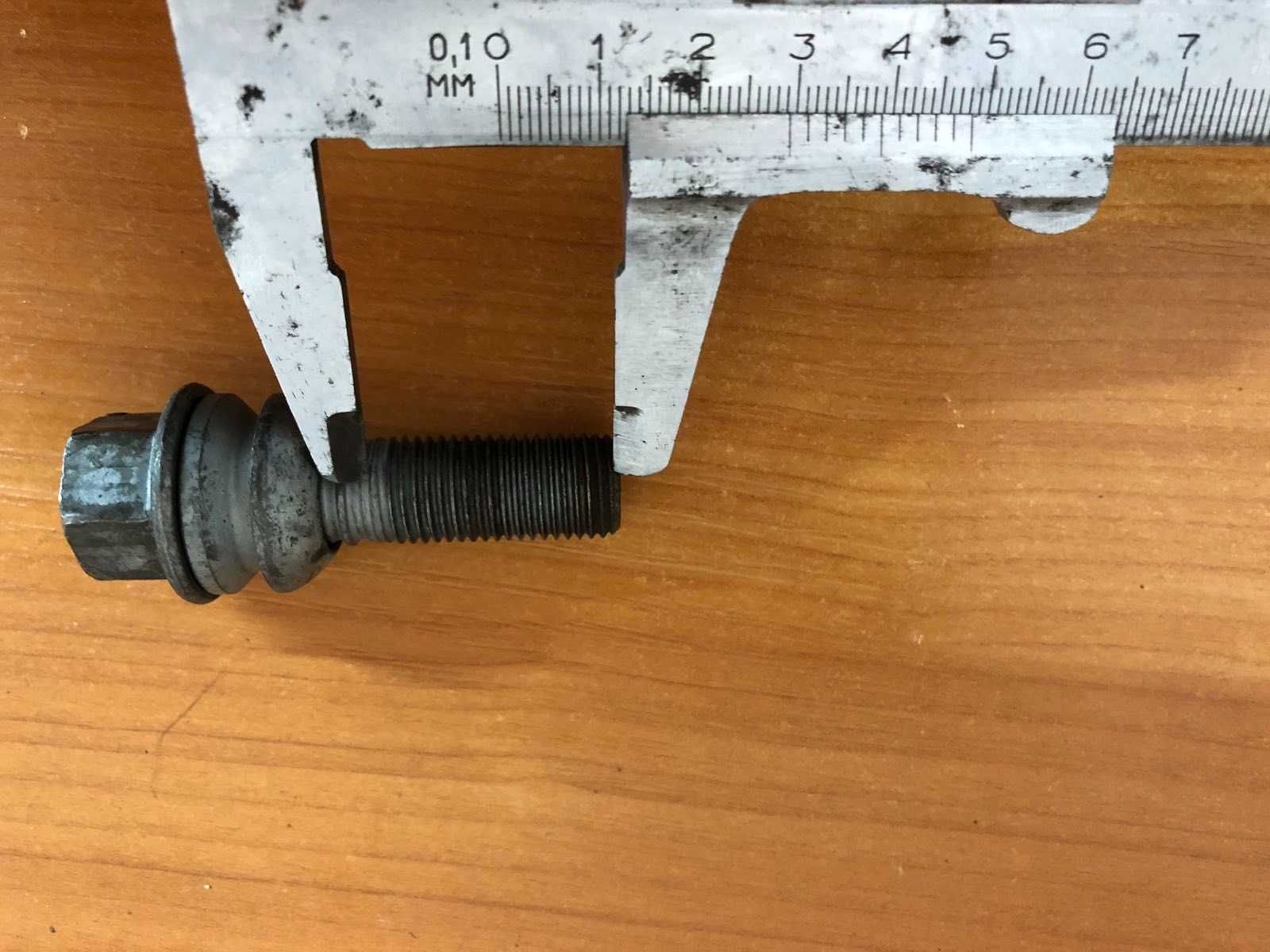 Болты Крепления Колеса Болти VW Touareg\Transporter\AUDI Q7 7L0601139