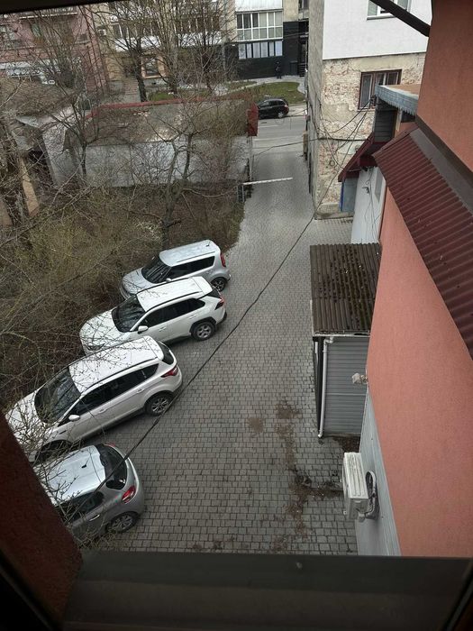 Продається офіс з ремонтом в центрі