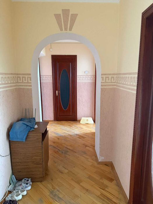 Хороша ціна! Продам трикімнатну квартиру в центрі міста Долина!