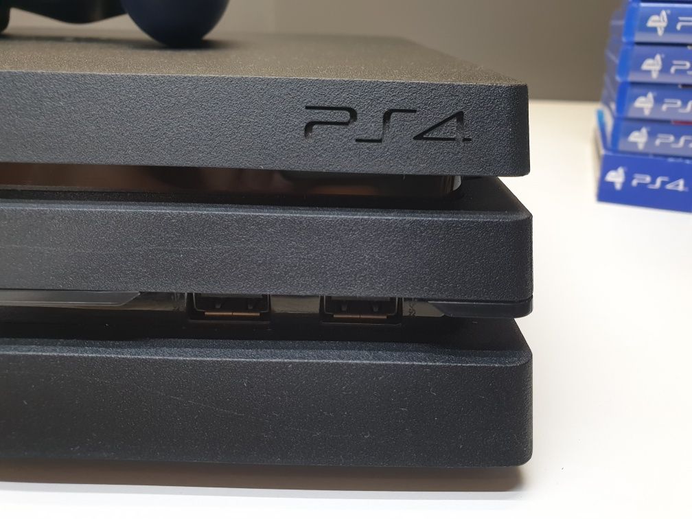 Playstation 4 Pro CUH-7216b. 13 gier