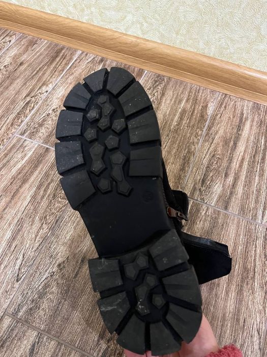 Чорні зимні челсі