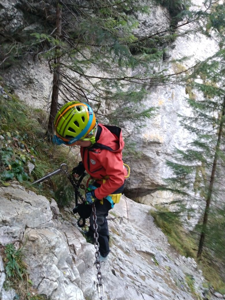 Zestaw Via ferrata kask wspinaczkowy lonża uprząż na łańcuchy