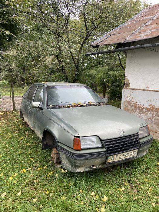 Розбираю Opel Kadett 1.3