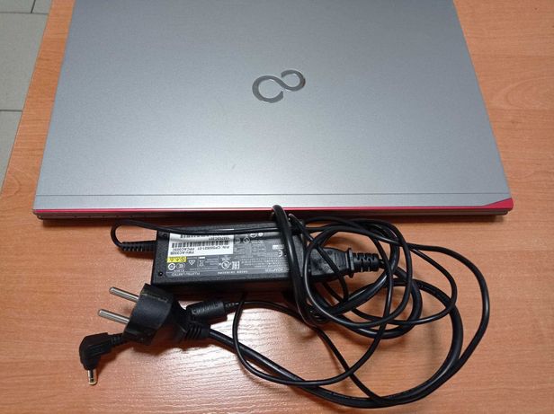 Laptop Fujitsu E556 i5-6200U / 8 Gb RAM/ 256 SSD / Win 10 Pro
