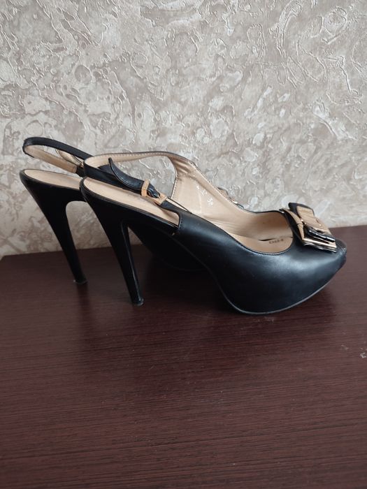 Босоніжки, 38 розмір