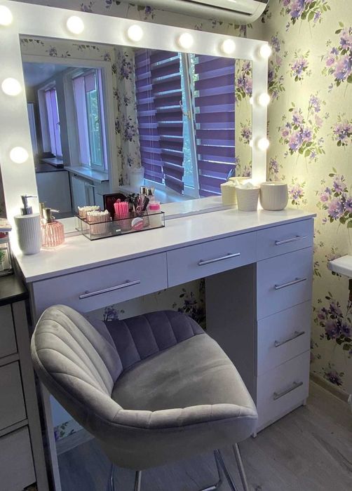 Професійний макіяжний туалетний столик з підсвіткою, під високий стул