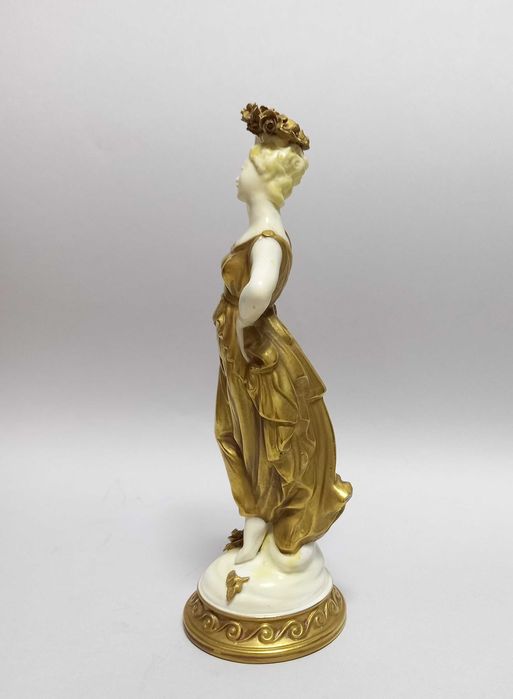Muza, alegoria, złocona figurka Volkstedt. przed 1936 r.
