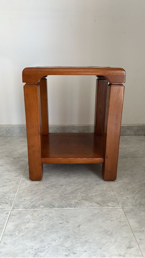Mesa de apoio de madeira