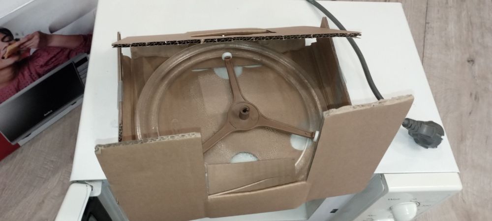 Kuchenka mikrofalowa 1000w LG sprawna