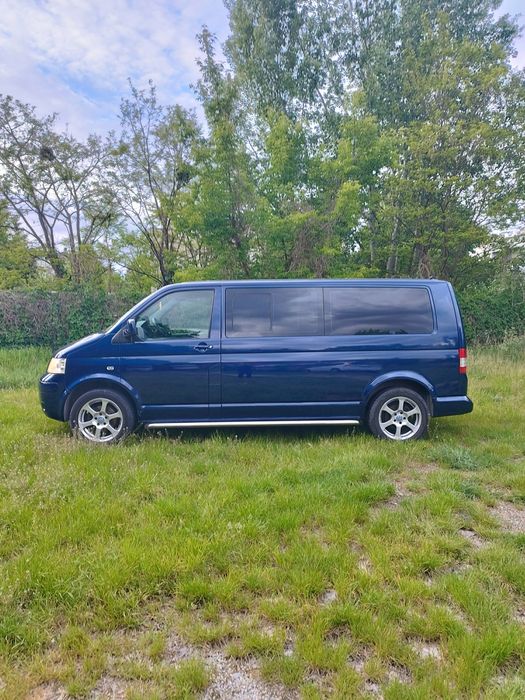 Sprzedam Volkswagen Transporter caravella 9 osób z silnikiem 1.9 TDI