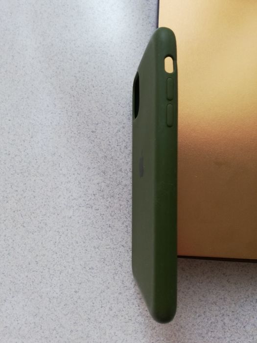 Чехол на IPhone 11.