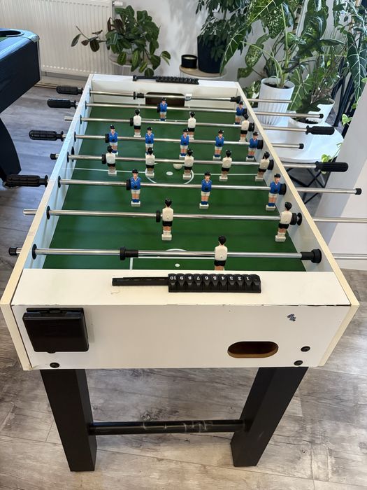 Stół z piłkarzykami (piłkarzyki)