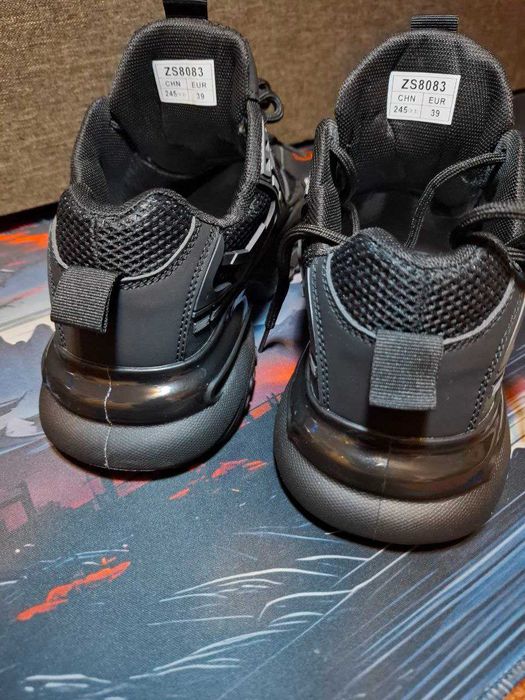 Взуття для жінок та чоловіків