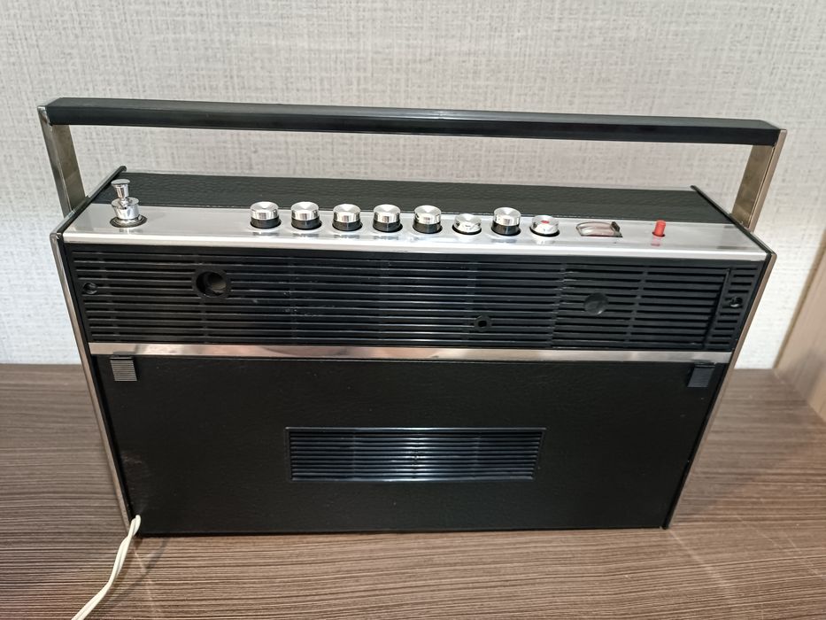 SHARP WF-CD 77 Магнитола Grundig