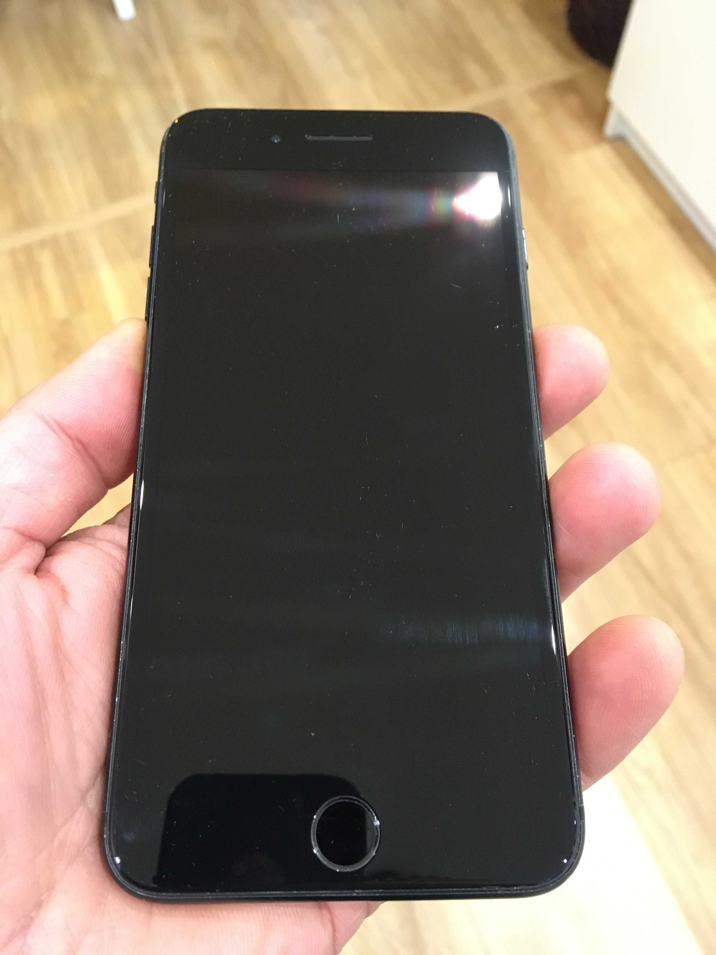 Sprzedam iphone 7 plus po generalnym serwisie