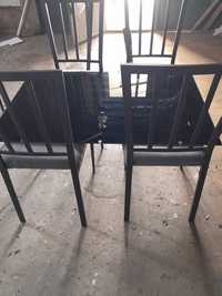 Mesa em ferro com 4 cadeira