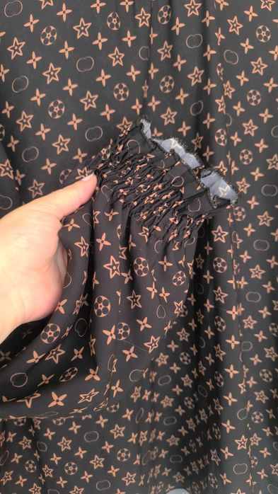 Blusa Gola Elástica - Tamanho L - Manga Comprida