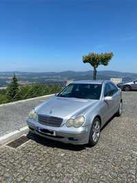 Mercedes C220 cinza