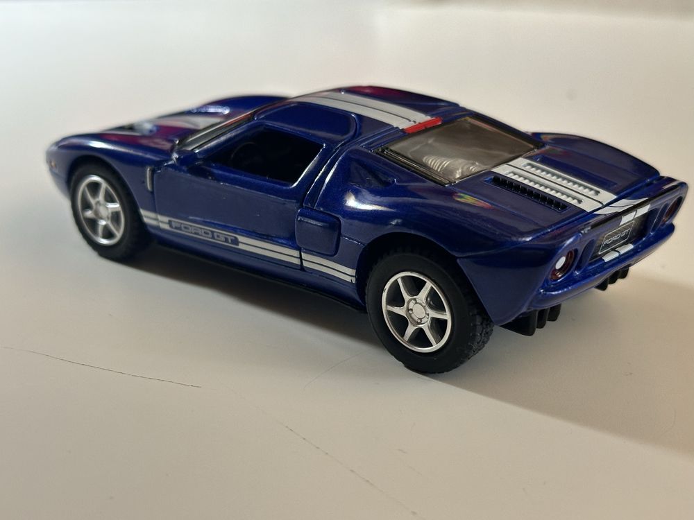 Carro Miniatura Ford 2006 GT
