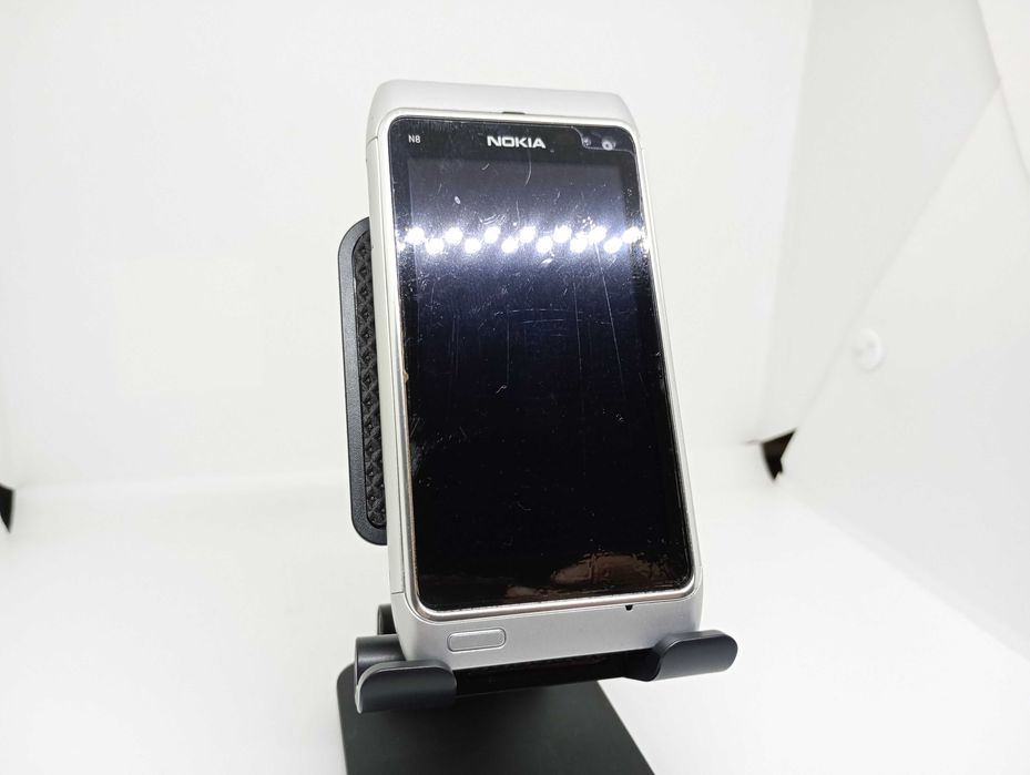 Srebrna Nokia N8 z oryginalnym ETUI (Transmiter FM, Optyka Carl Zeiss)