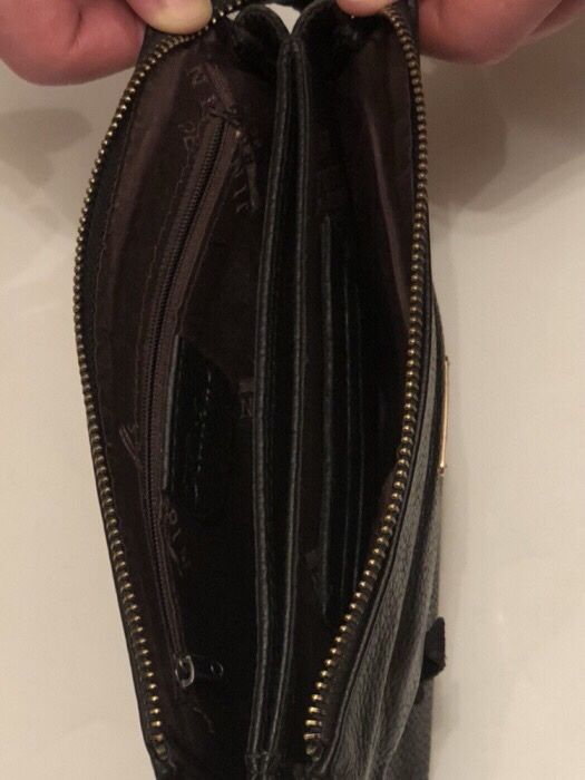 Практичная кожаная барсетка портмоне наручная на молнии удобная