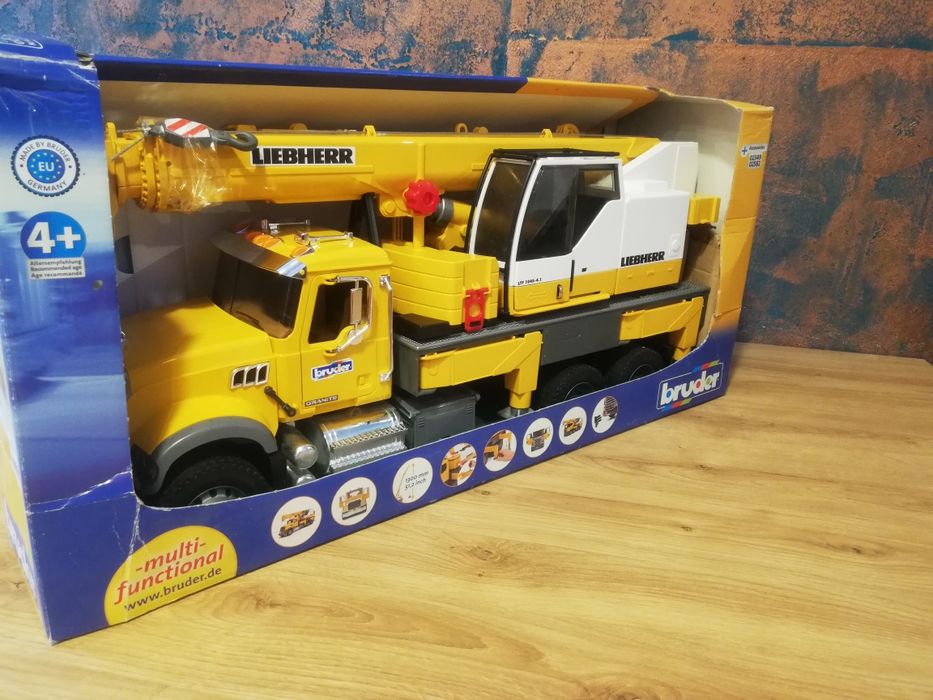 Продам новый Bruder кран MACK