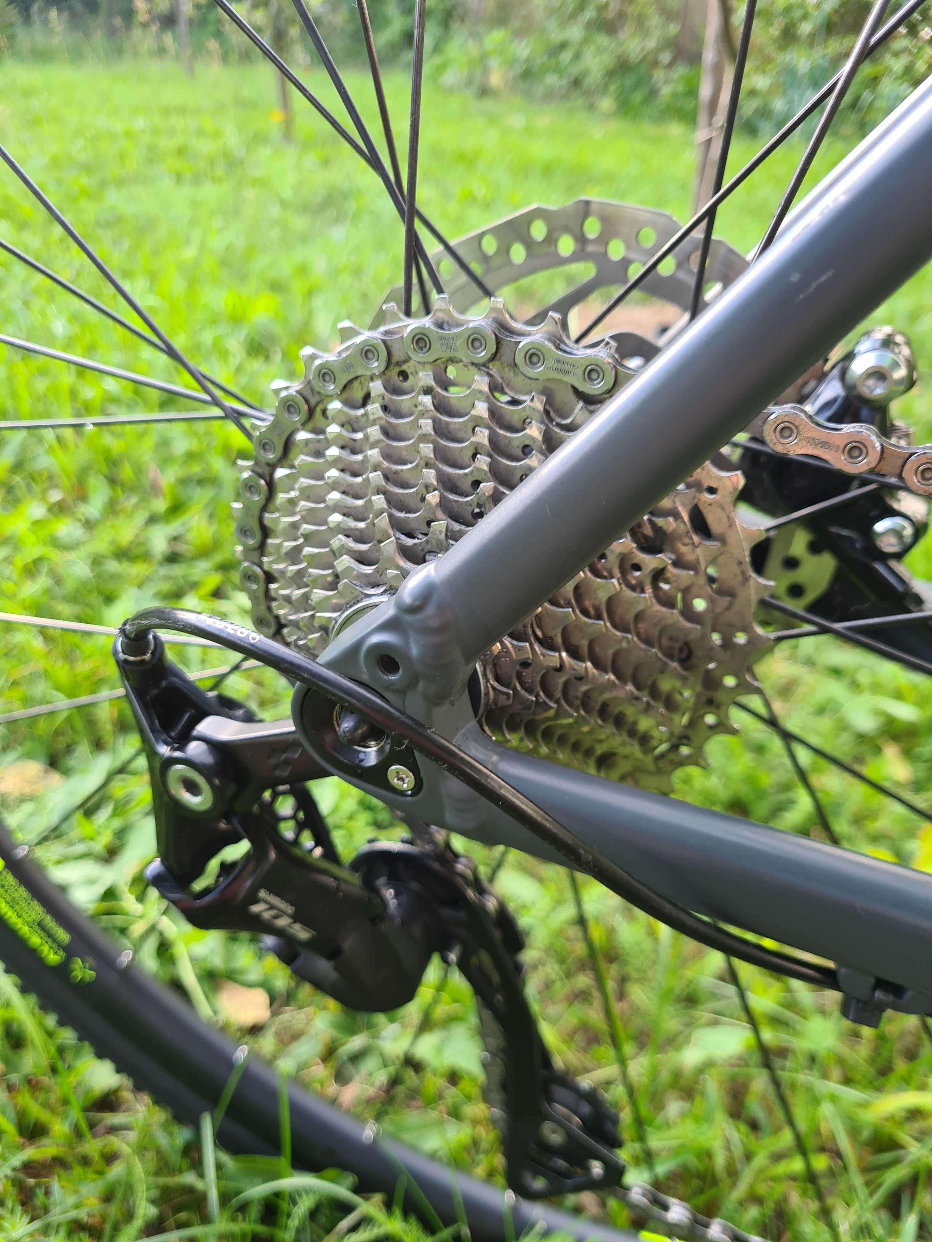 Gravel Cube Cross Race Pro r.56 – Shimano 105, hydro, karbon widelec