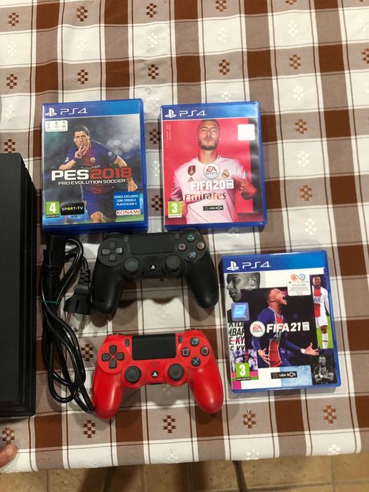 PS4 Pro 1TB + 3 jogos + 2 comandos