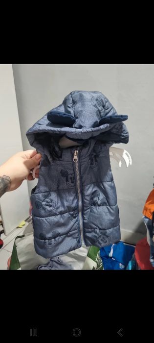 Vendo colete do mickey menino tamanho 4/6 tudo em muito bom estado