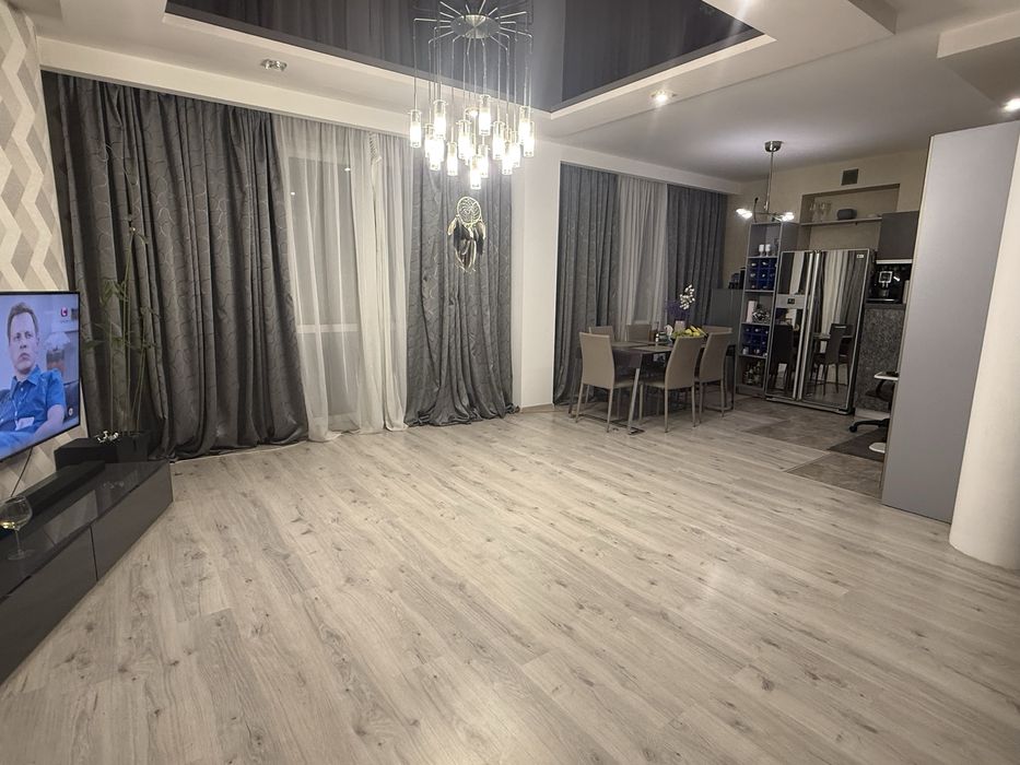 Продам квартиру з ремонтом та меблями