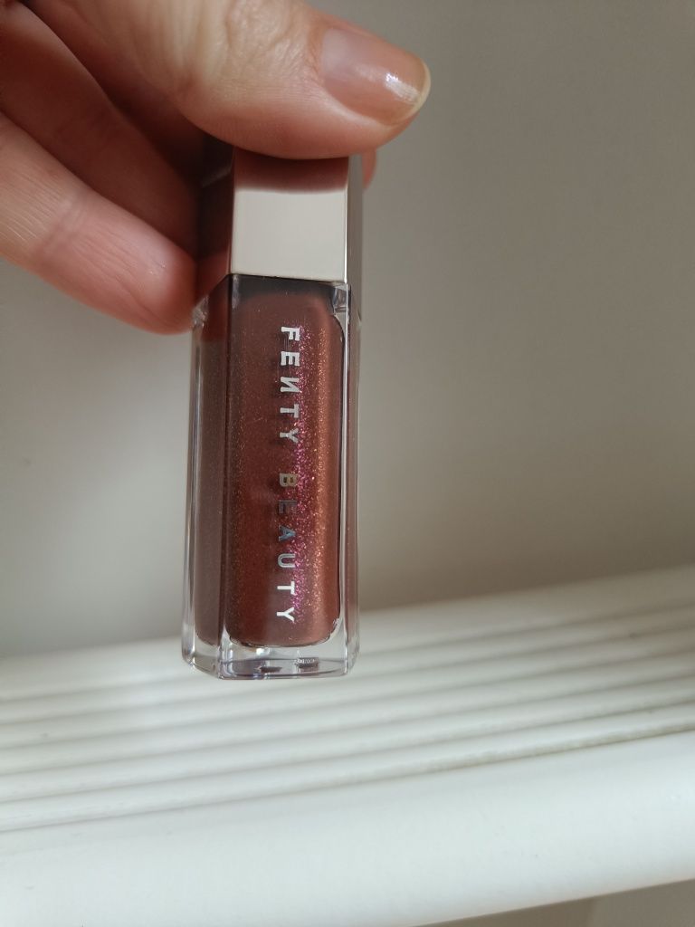 Fenty Beauty Gloss Bomb Hot Chocolit 05