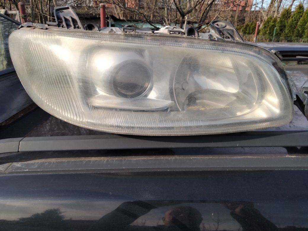 Lampa przednia prawa ksenon Opel Omega B