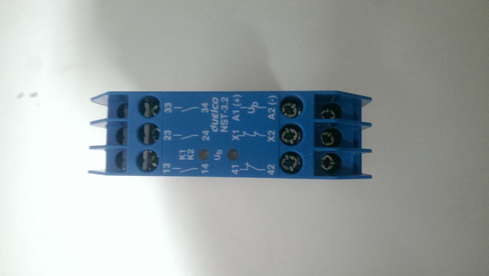 Relé de segurança Duelco NST-3.2 24-29VDC/24VAC Novo.