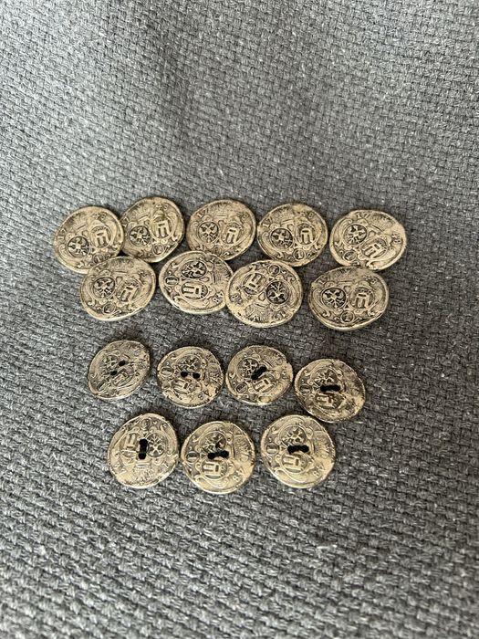 Stare guziki historyczne 16 szt